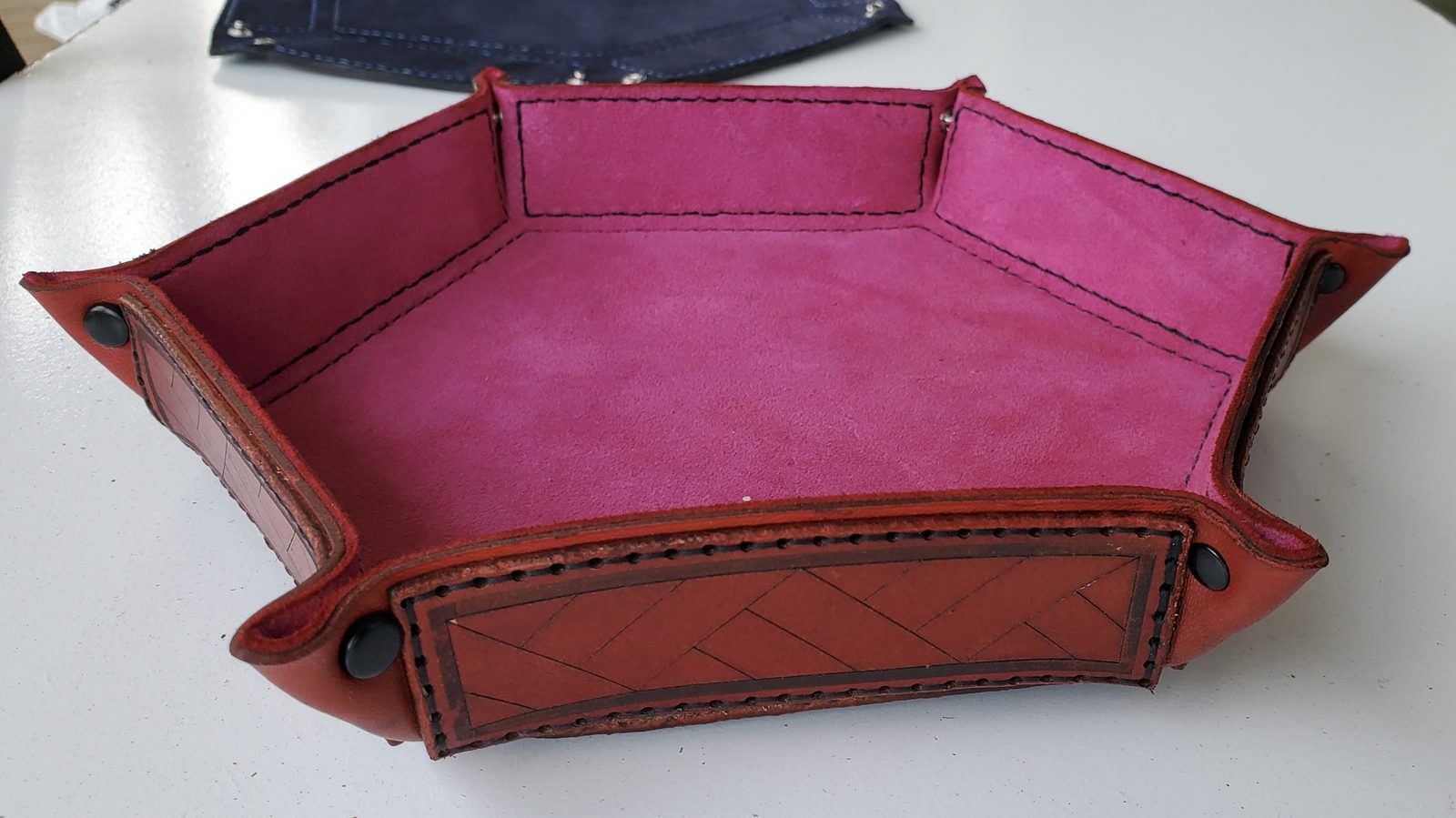 Side view of the dice tray