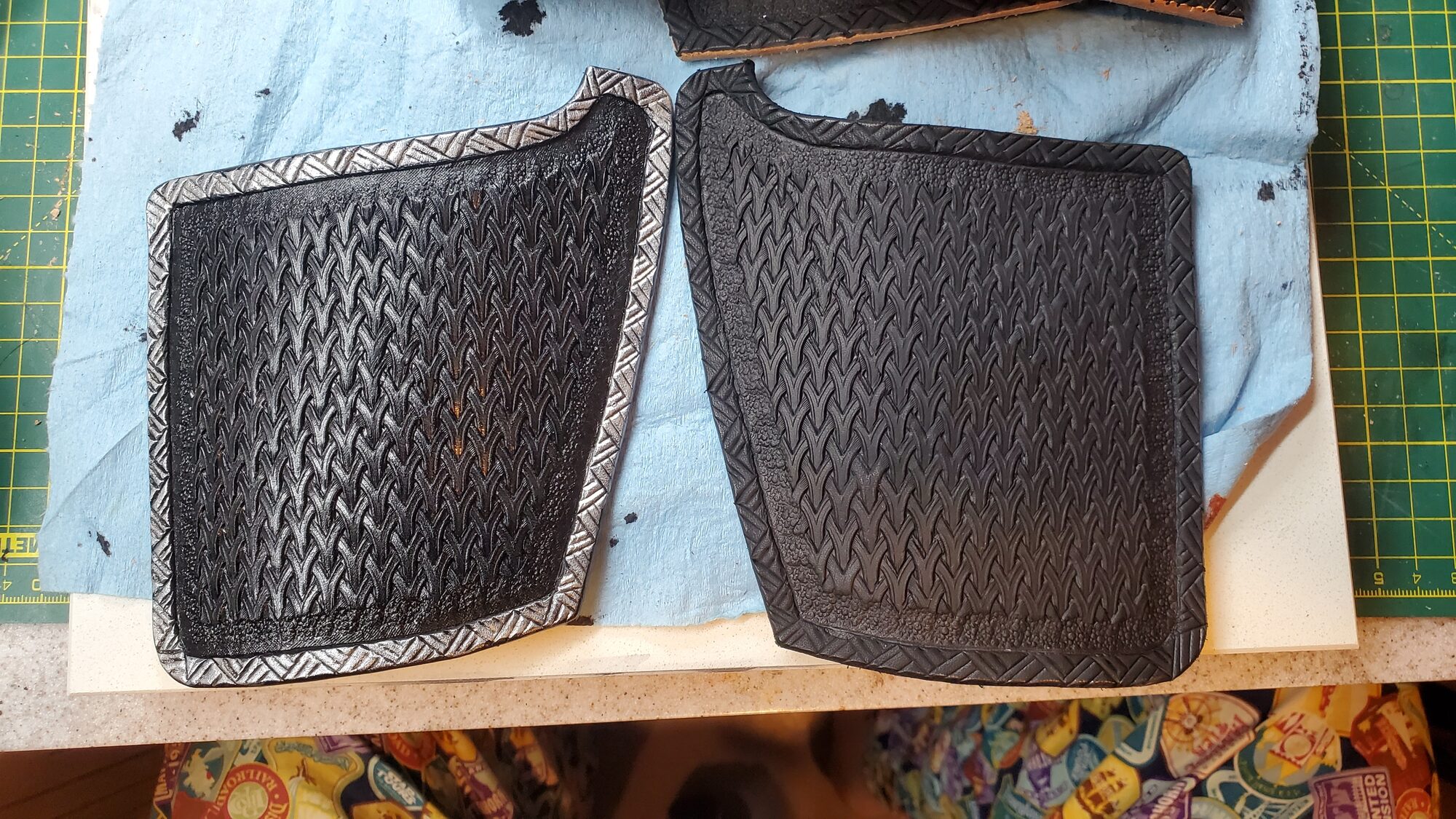 Side panel with and without seal
